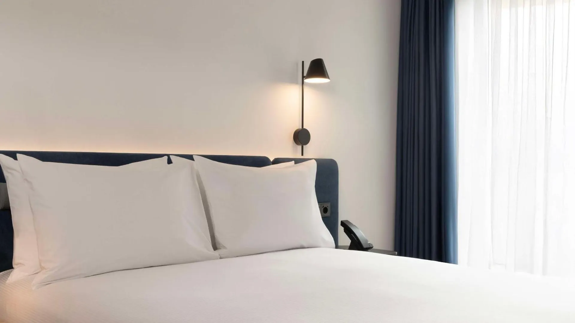 Hampton By Hilton Malaga Martiricos Hotel 3*,