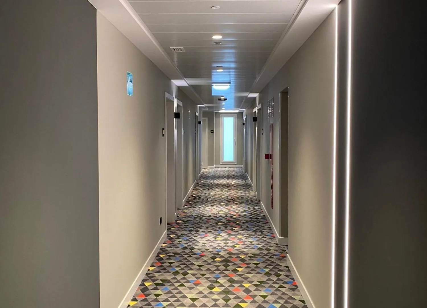 Hampton By Hilton Malaga Martiricos酒店 3*,