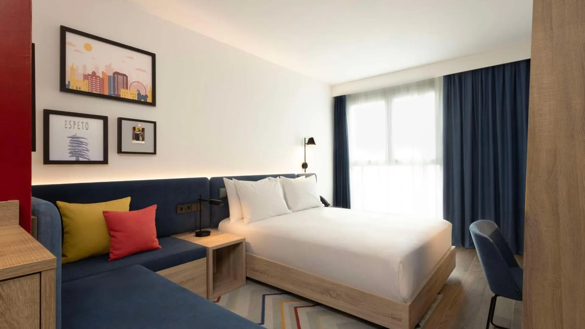 Hampton By Hilton Malaga Martiricos酒店