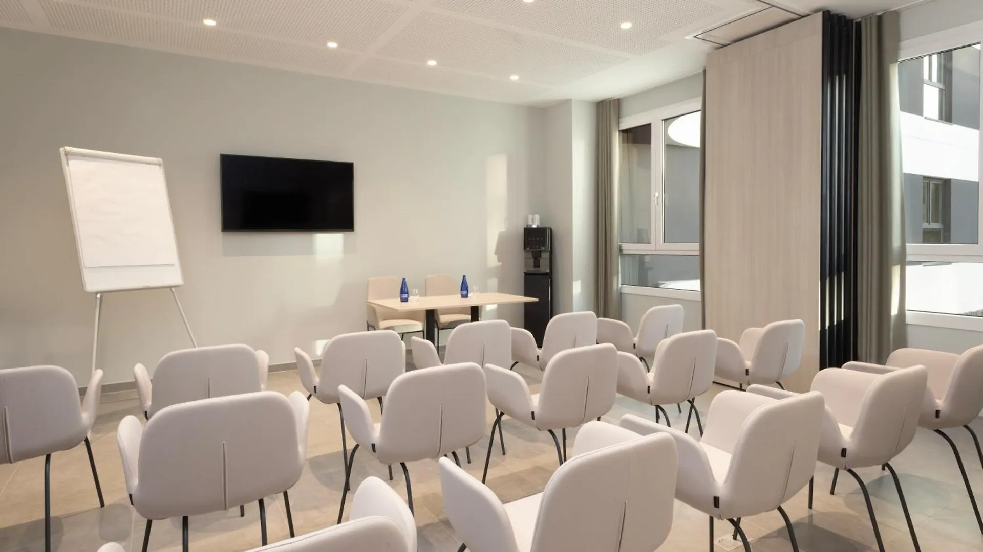 Hampton By Hilton Malaga Martiricos酒店 3*,