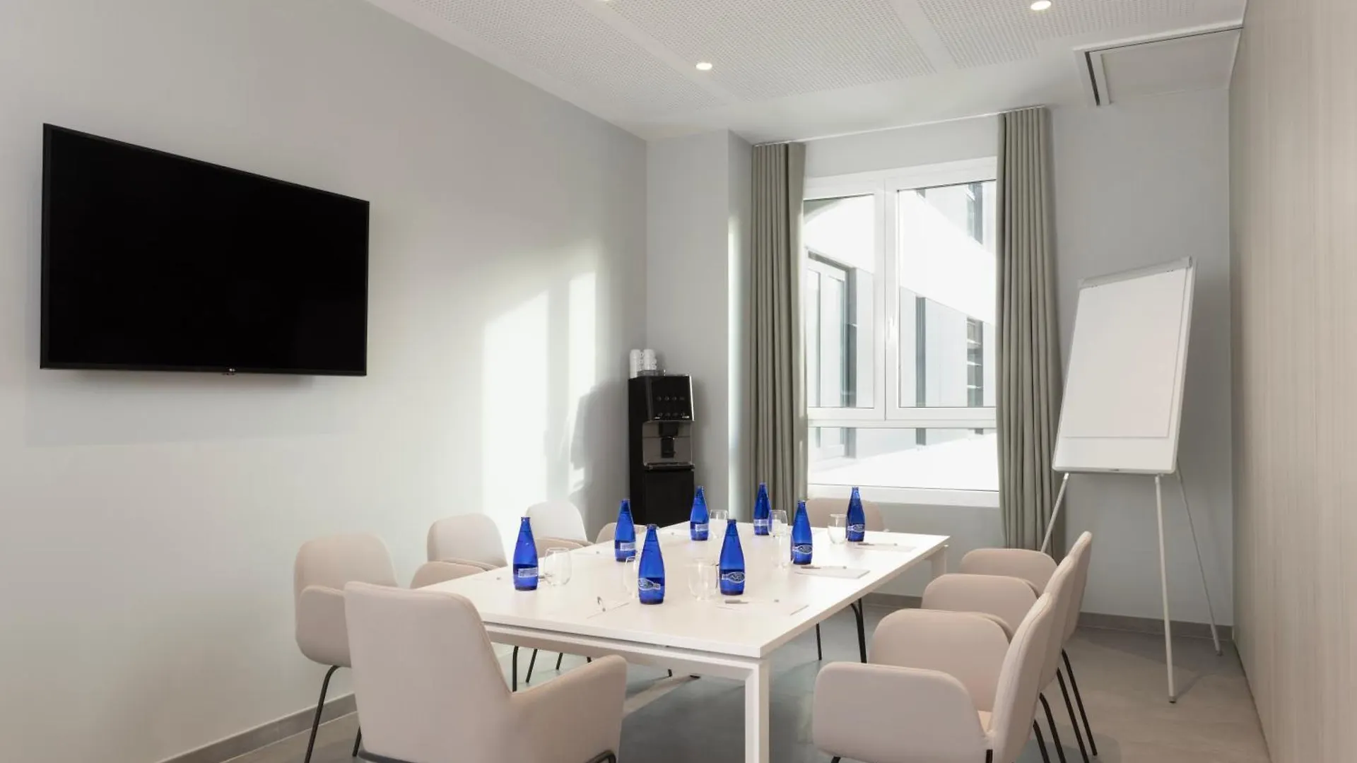 Hampton By Hilton Malaga Martiricos酒店 酒店