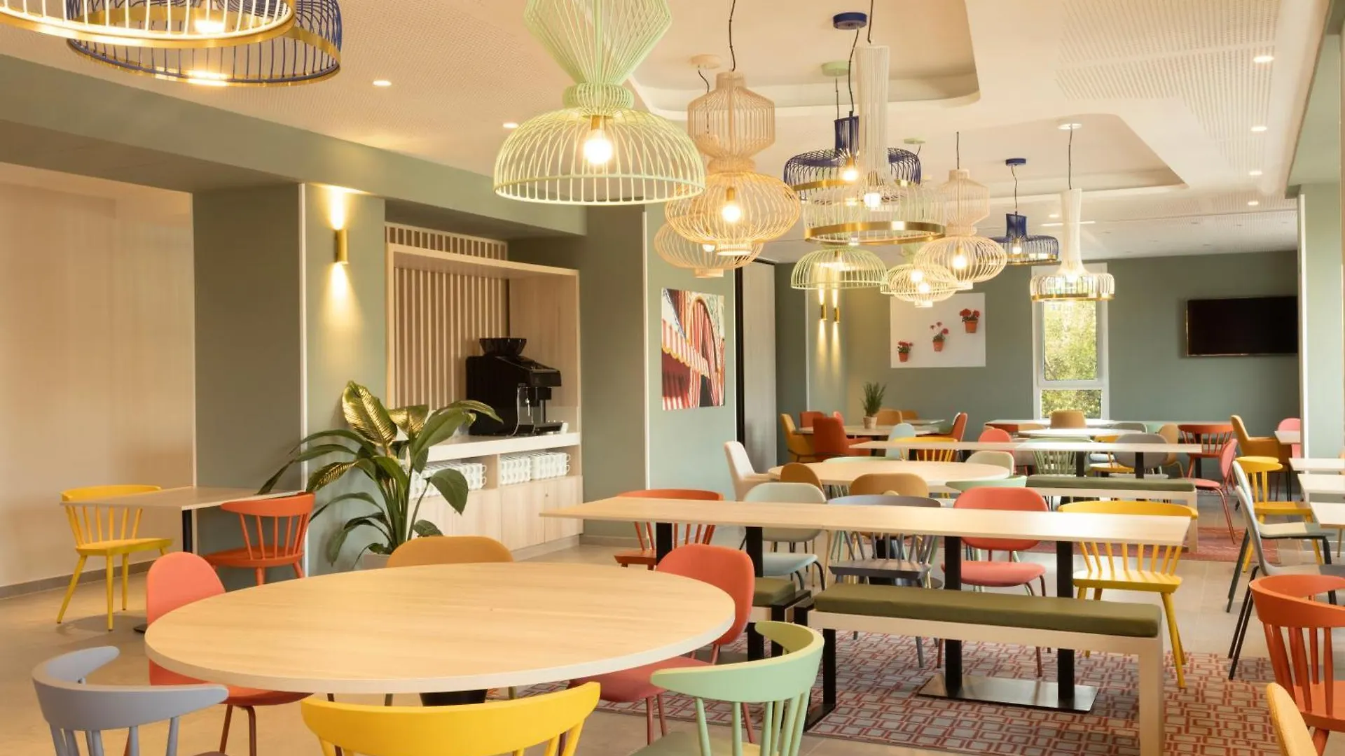 Hampton By Hilton Malaga Martiricos酒店