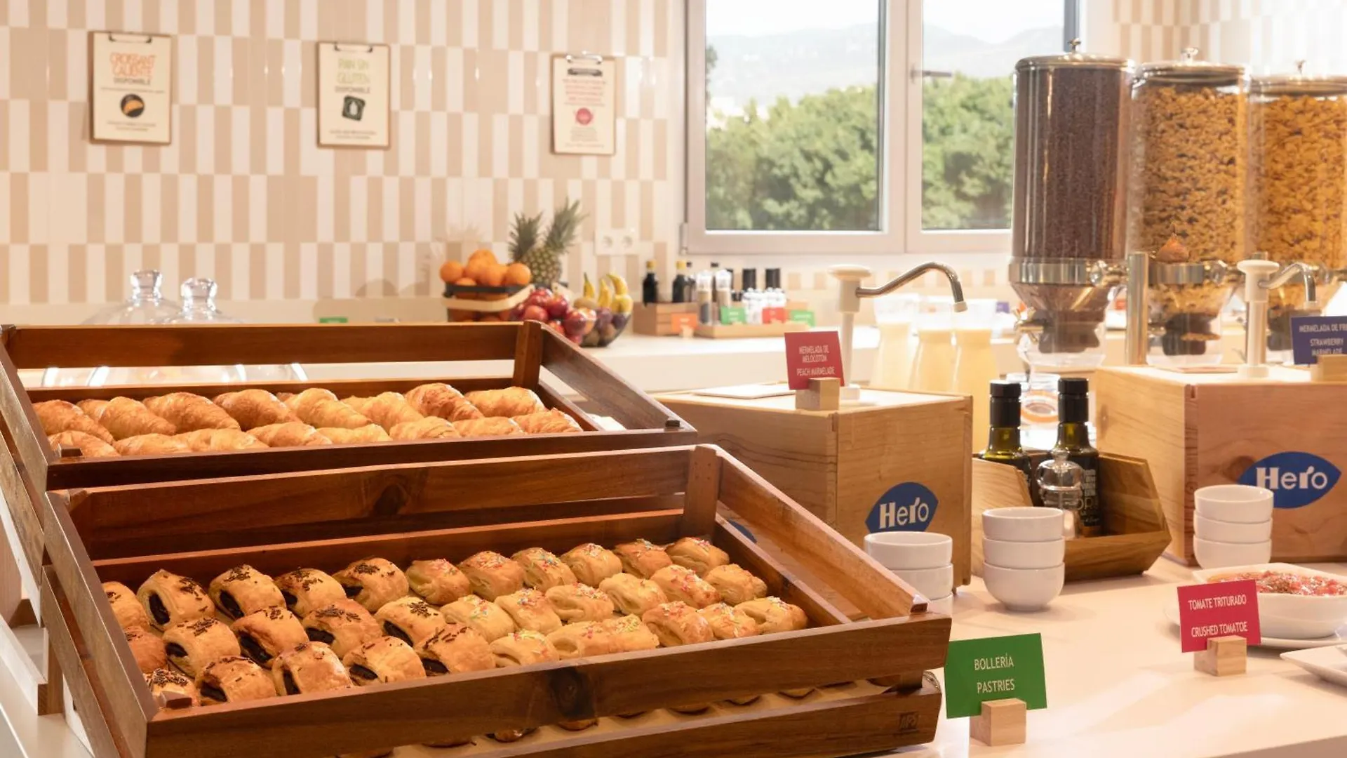 Hampton By Hilton Malaga Martiricos酒店
