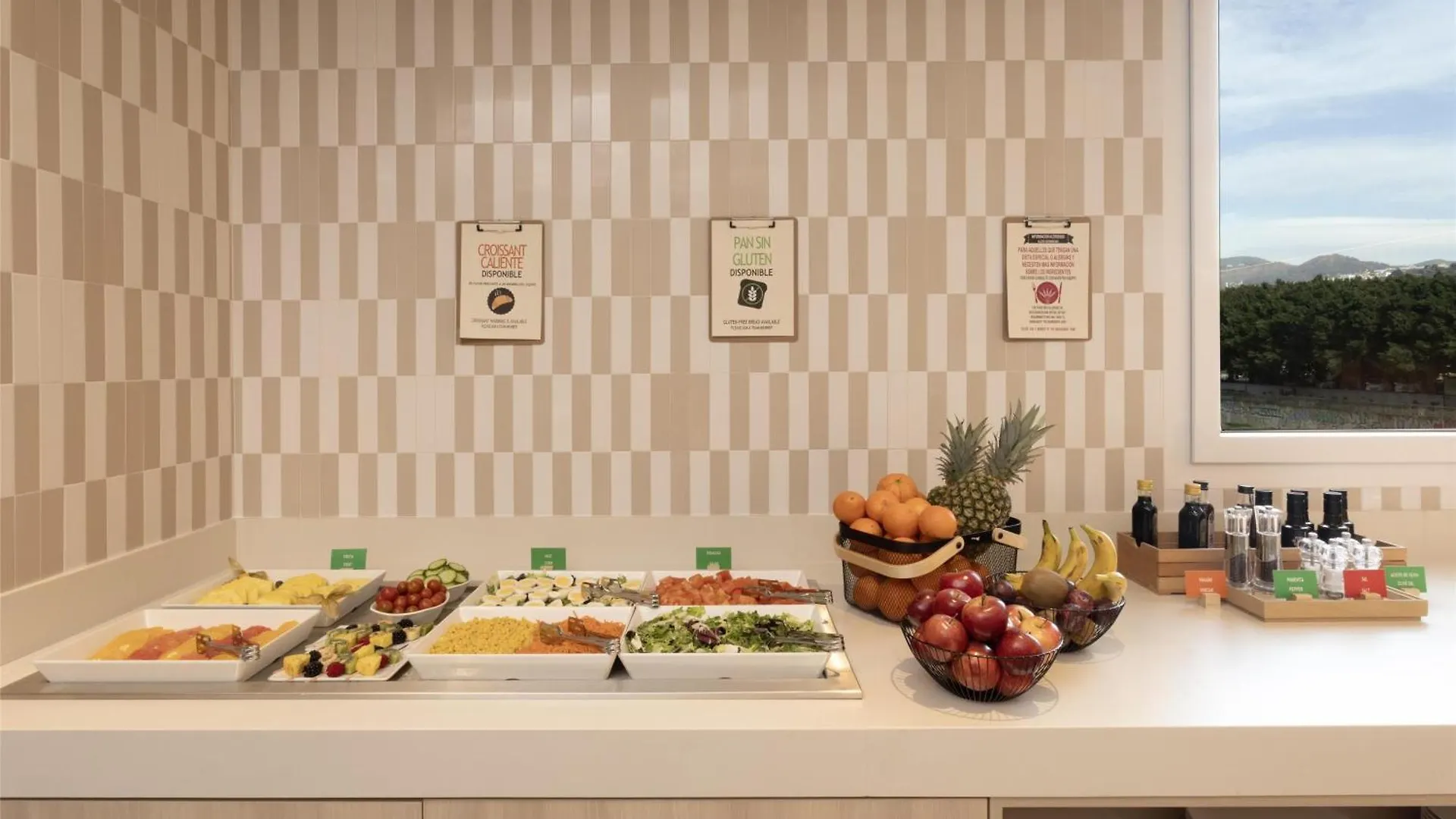 Hampton By Hilton Malaga Martiricos酒店 酒店