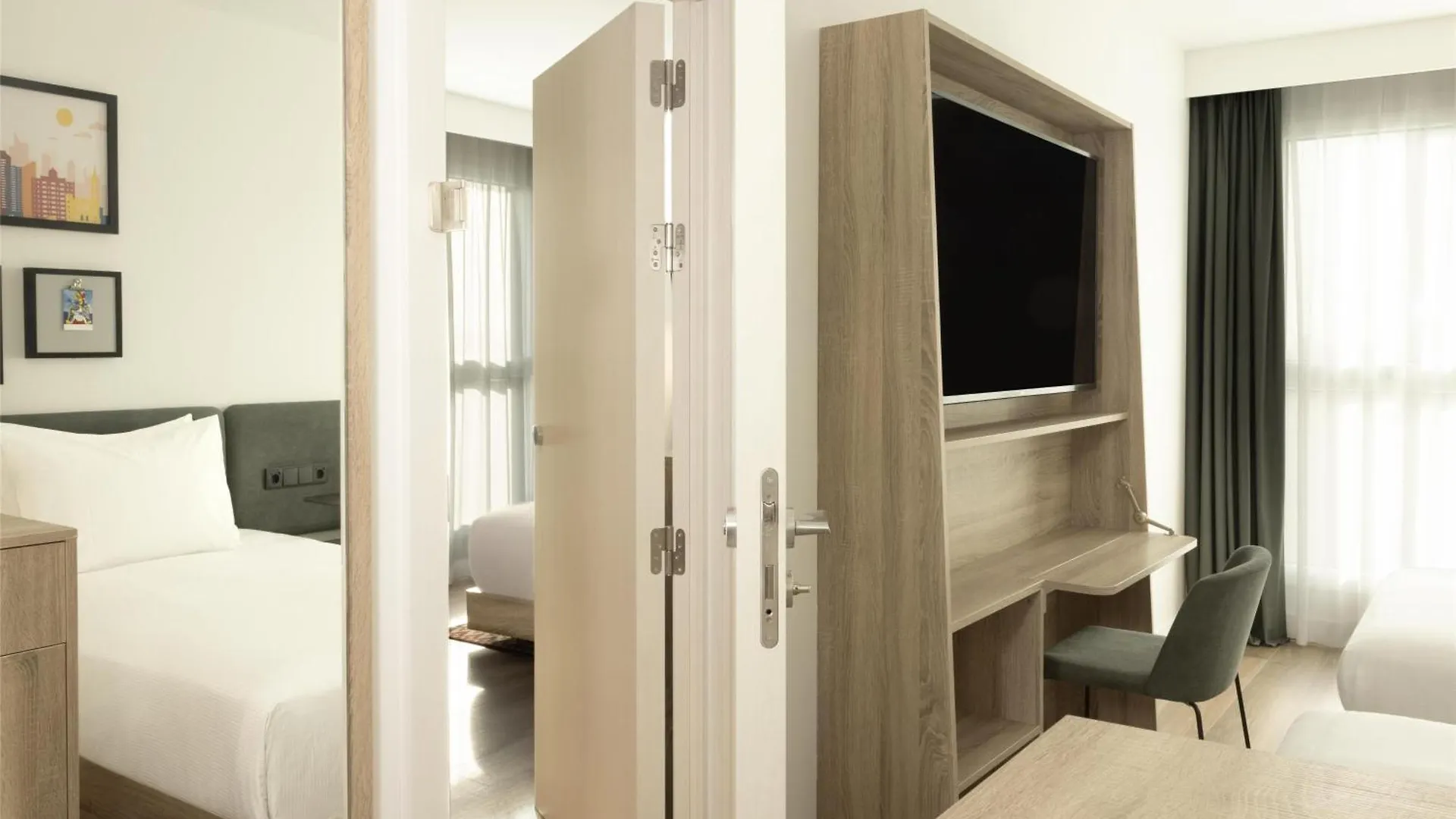 Hampton By Hilton Malaga Martiricos酒店 酒店