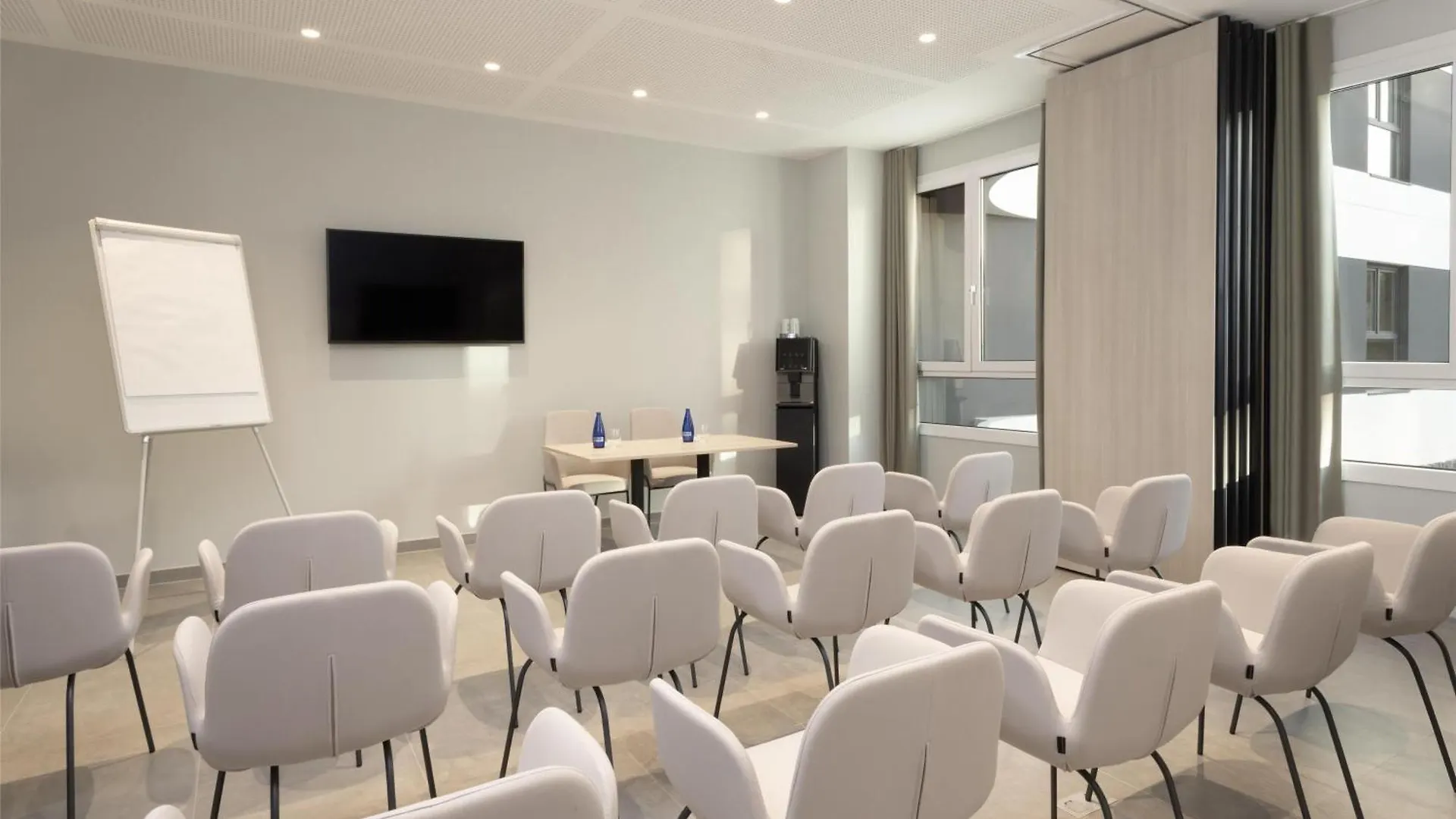 Hampton By Hilton Malaga Martiricos酒店 酒店