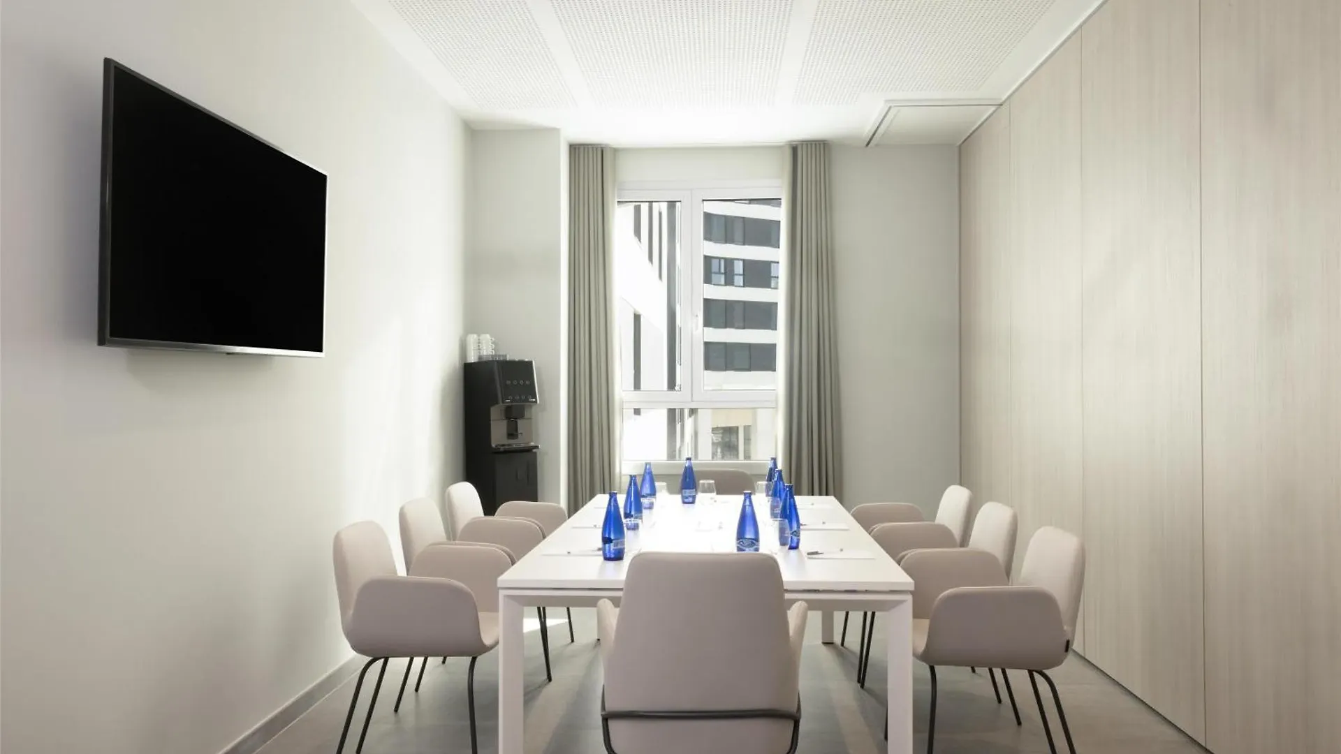 Hampton By Hilton Malaga Martiricos酒店