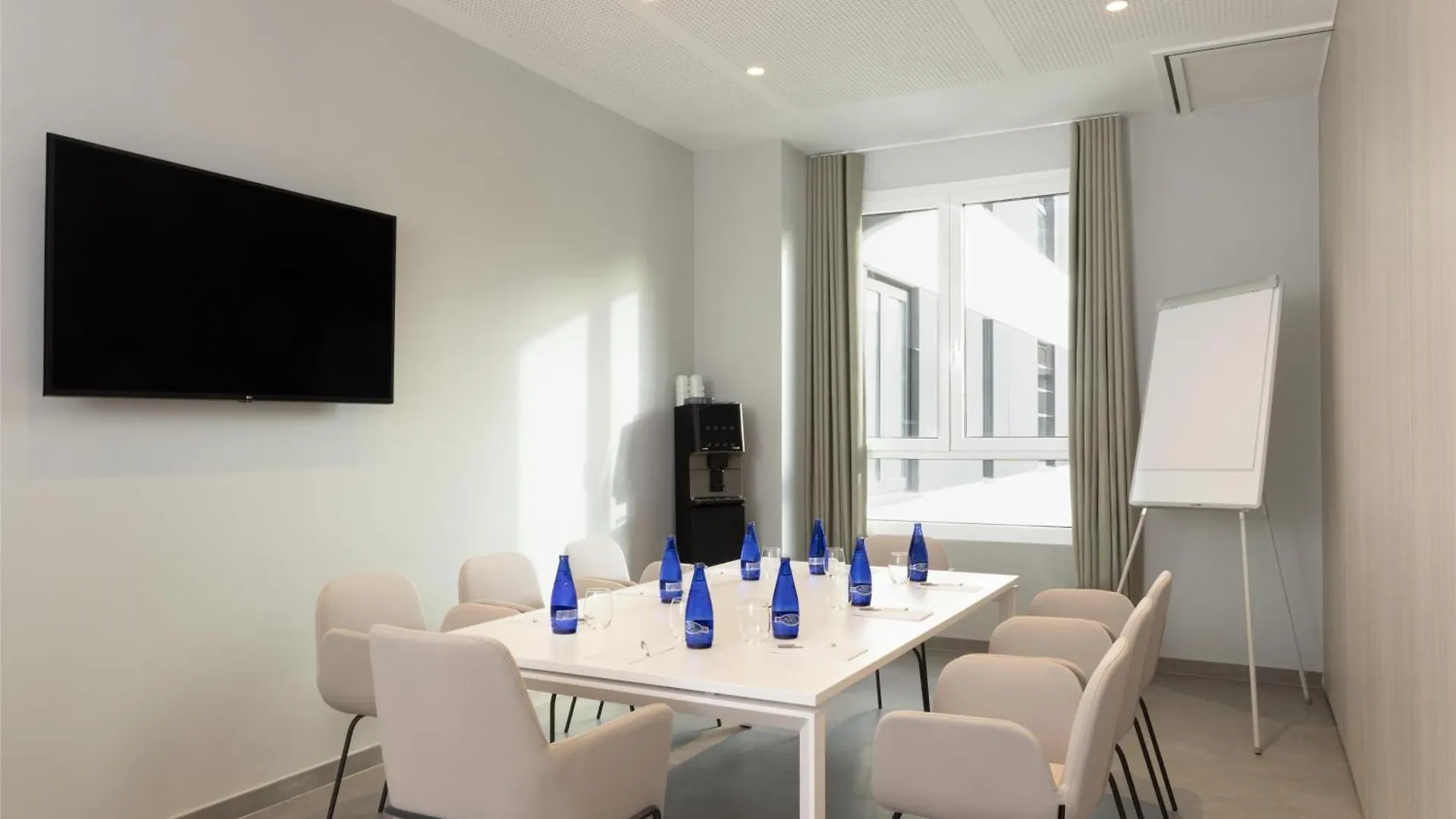 Hampton By Hilton Malaga Martiricos酒店